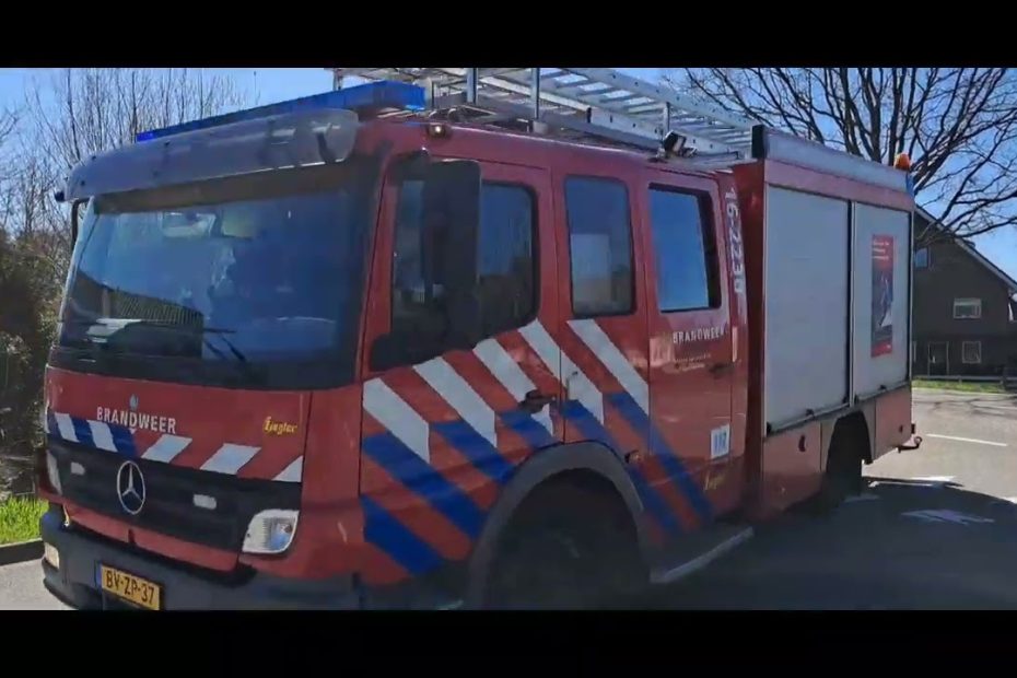 Brandweer, Ambulance, politie en traumahelikopter met spoed in Ter Aar en Alphen